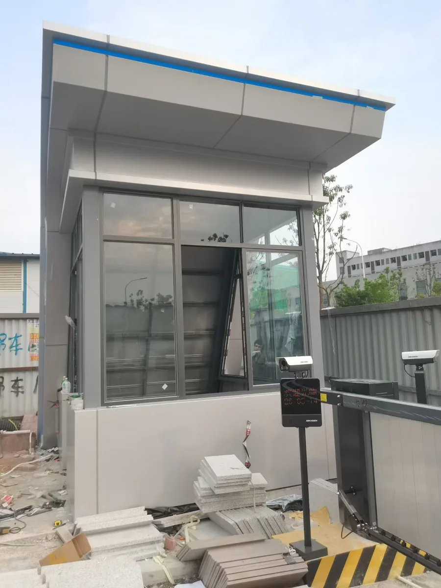 上海青浦工厂门卫室正面施工过程