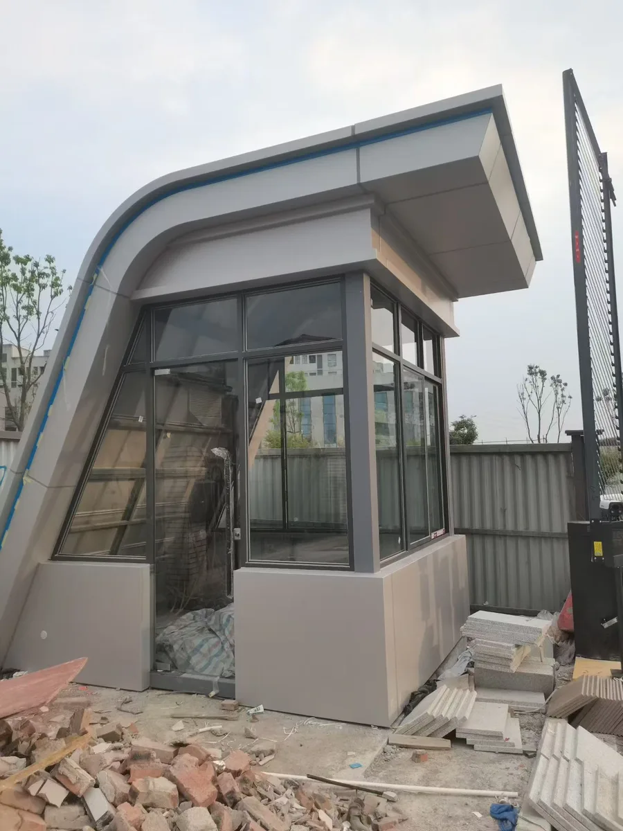 上海青浦工厂门卫室侧面施工过程